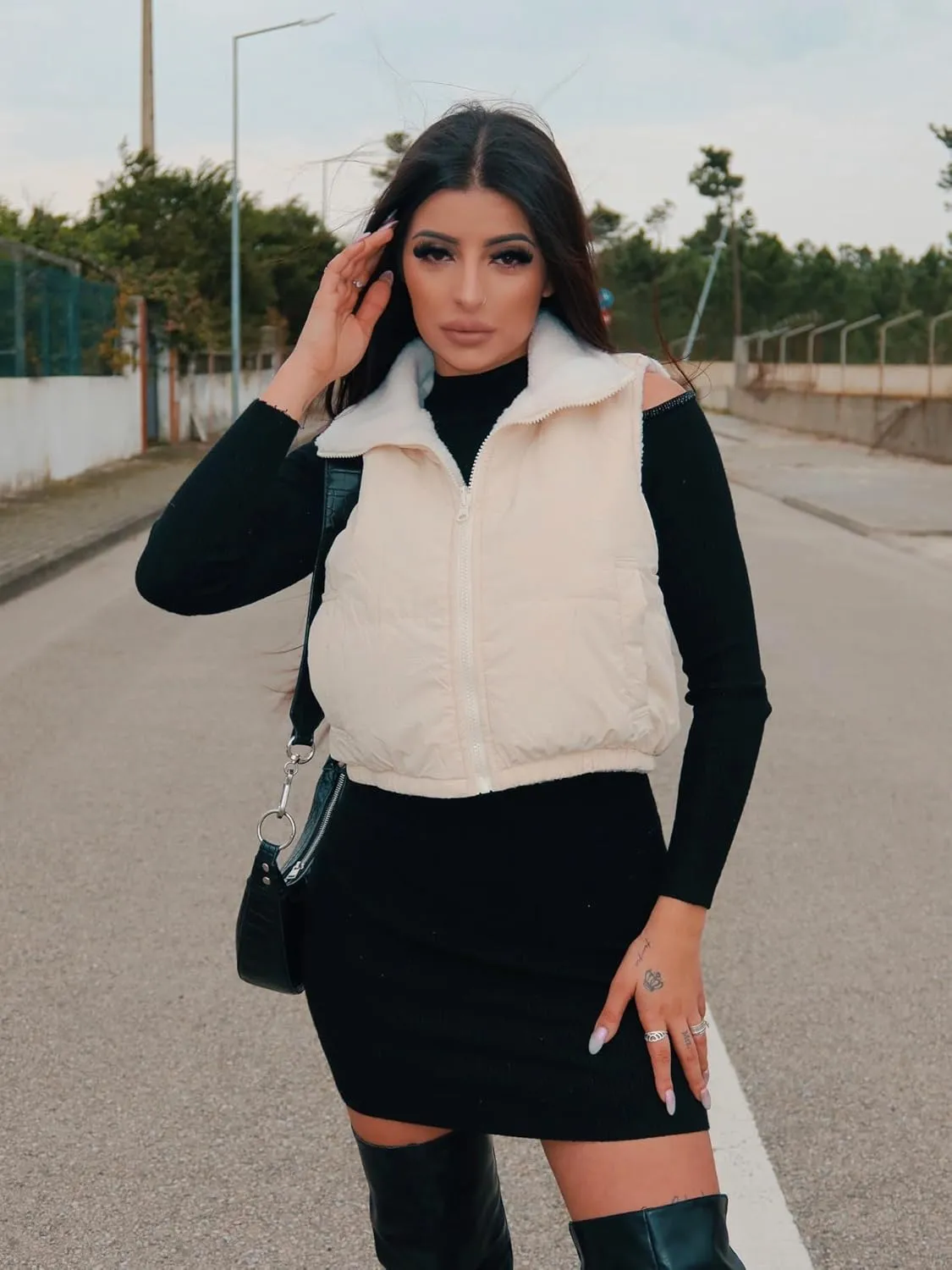 ZAFUL Women's 2024 Fleece Cropped Vest Sleeveless Zip Up Reversible Lightweight Jacket Sherpa Winter Puffer Coat Outerwear